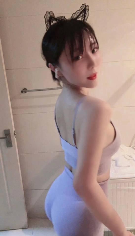 睡在我身下